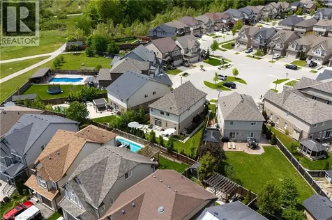916 Steepleridge Court Kitchener ON N2P 0B4