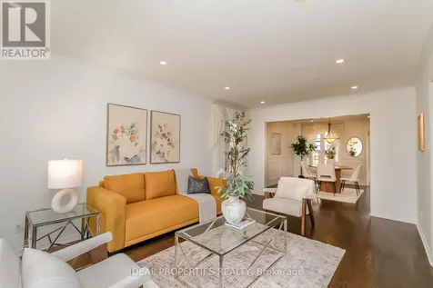 1 Acklam Terrace Ottawa ON K2K 2H1