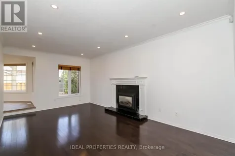 1 Acklam Terrace Ottawa ON K2K 2H1