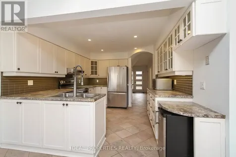1 Acklam Terrace Ottawa ON K2K 2H1