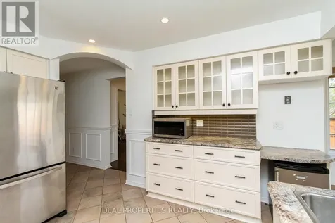 1 Acklam Terrace Ottawa ON K2K 2H1
