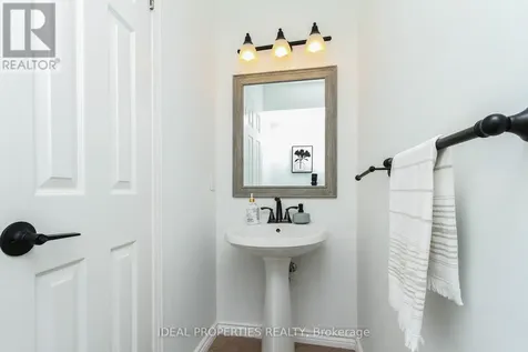 1 Acklam Terrace Ottawa ON K2K 2H1