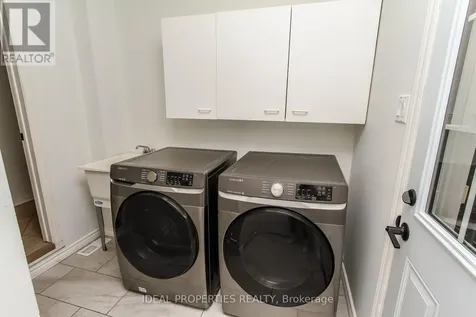 1 Acklam Terrace Ottawa ON K2K 2H1