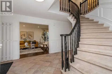 1 Acklam Terrace Ottawa ON K2K 2H1