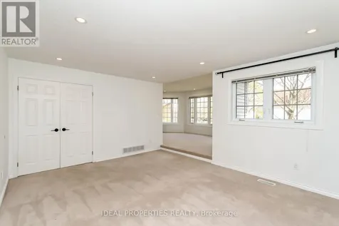 1 Acklam Terrace Ottawa ON K2K 2H1
