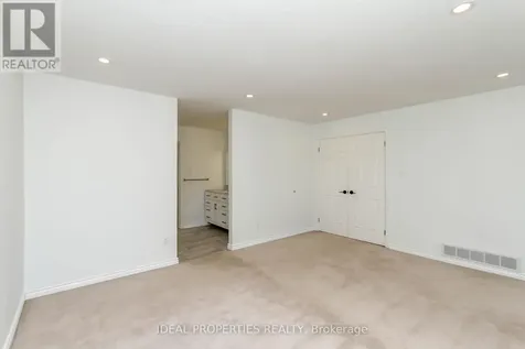 1 Acklam Terrace Ottawa ON K2K 2H1
