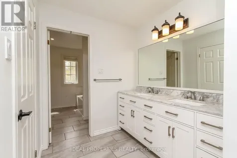 1 Acklam Terrace Ottawa ON K2K 2H1