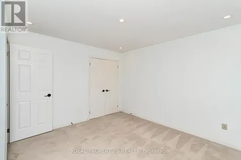 1 Acklam Terrace Ottawa ON K2K 2H1