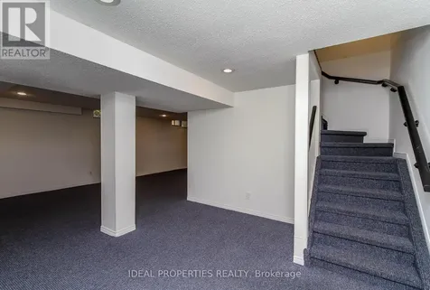 1 Acklam Terrace Ottawa ON K2K 2H1