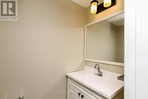 1 Acklam Terrace Ottawa ON K2K 2H1