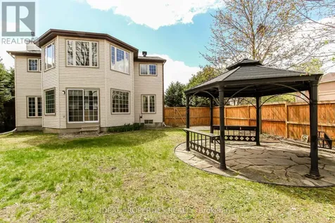 1 Acklam Terrace Ottawa ON K2K 2H1