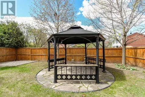 1 Acklam Terrace Ottawa ON K2K 2H1