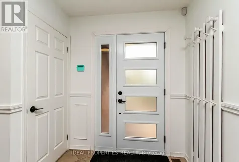 1 Acklam Terrace Ottawa ON K2K 2H1