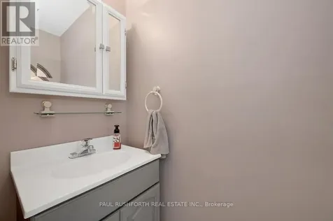 1176 Medoc Court Ottawa ON K1C 2S6