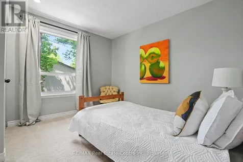 37 Wilsonview Avenue Guelph (dovercliffe Park/old University) ON N1G 2W5