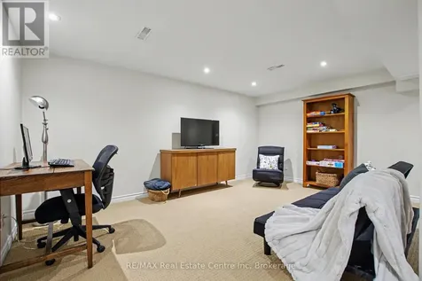 37 Wilsonview Avenue Guelph (dovercliffe Park/old University) ON N1G 2W5