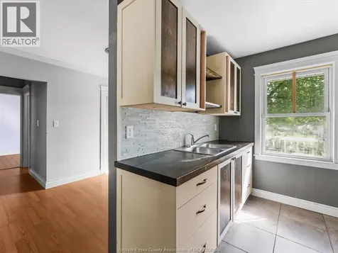 962 Merritt Windsor ON N9B 3C5