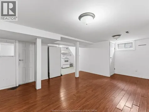962 Merritt Windsor ON N9B 3C5