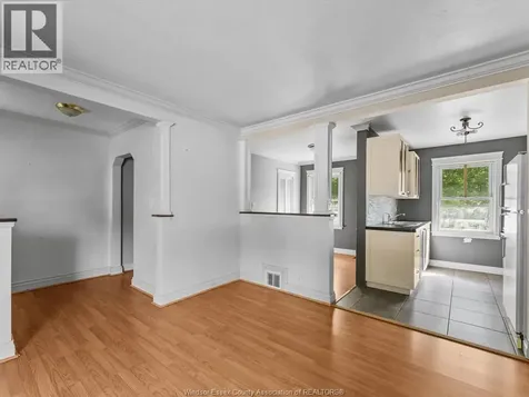 962 Merritt Windsor ON N9B 3C5