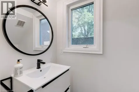 38 East 16th Street Hamilton ON L9A 4H9