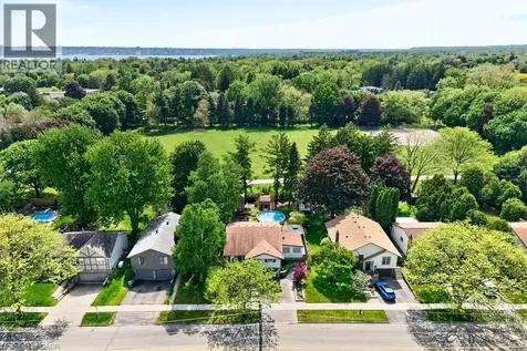 758 Francis Road Burlington ON L7T 4A3