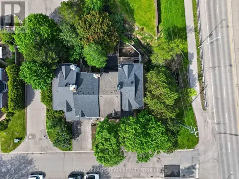 4 Mill Hill Road Ottawa ON K2H 9N4