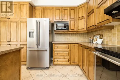 109 Coyote Crescent Ottawa ON K2S 2G4