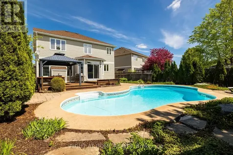 109 Coyote Crescent Ottawa ON K2S 2G4
