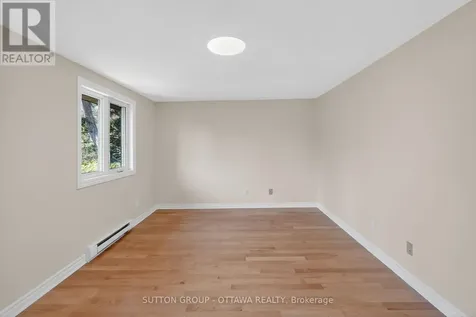 1530 Mimosa Avenue Ottawa ON K1G 4C9