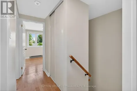 1530 Mimosa Avenue Ottawa ON K1G 4C9