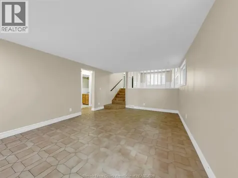 2823 Garvey Crescent Windsor ON N8W 4W7