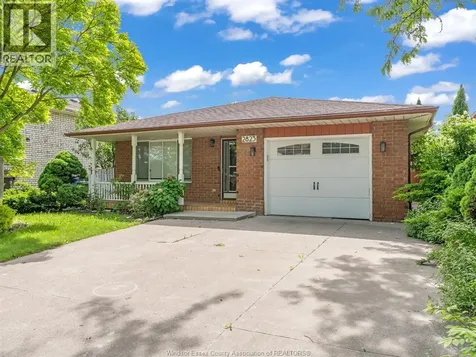 2823 Garvey Crescent Windsor ON N8W 4W7