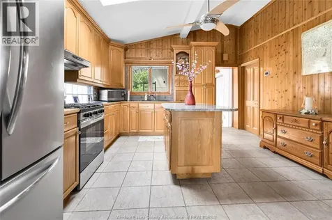 91 Willow Beach Amherstburg ON N9V 2Y8