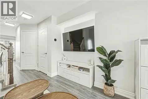 2259 Seton Crescent Burlington ON L7L 6Y4