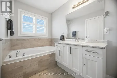 4 Laguna Village Crescent Hamilton ON L0R 1P0