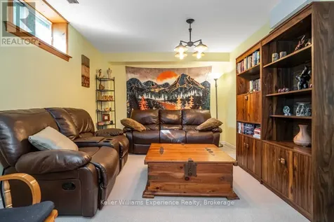 14 Oneida Crescent Tiny ON L9M 0B2