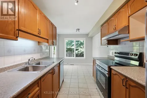 121 Thornbury Crescent Ottawa ON K2G 6J1