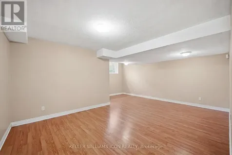 121 Thornbury Crescent Ottawa ON K2G 6J1