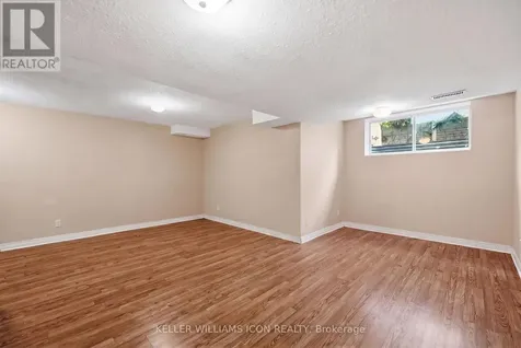 121 Thornbury Crescent Ottawa ON K2G 6J1