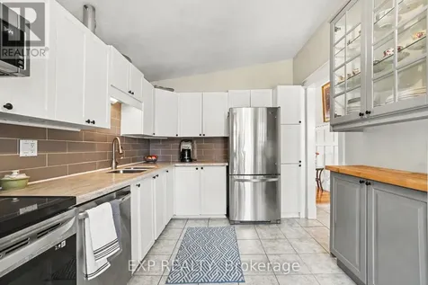 1104 Chateau Crescent Ottawa ON K1C 2E1