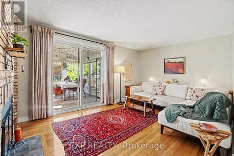 1104 Chateau Crescent Ottawa ON K1C 2E1
