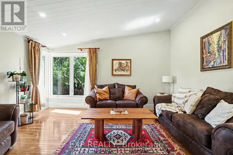1104 Chateau Crescent Ottawa ON K1C 2E1