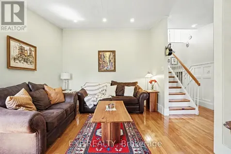 1104 Chateau Crescent Ottawa ON K1C 2E1