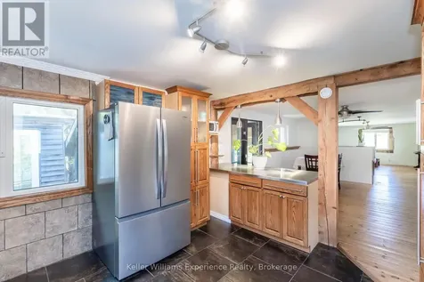 8 Robins Lane Kawartha Lakes (carden) ON L0K 1W0