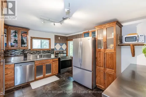 8 Robins Lane Kawartha Lakes (carden) ON L0K 1W0