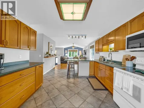 2357 Longfellow Windsor ON N9B 3J7