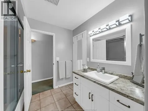 2357 Longfellow Windsor ON N9B 3J7