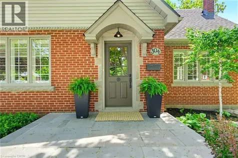 304 Parkside Drive Waterdown ON L0R 2H0