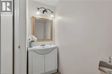 475 Annapolis Court Waterloo ON N2K 4E7