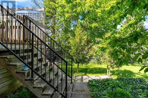 171 Herron Place Waterloo ON N2T 1H2